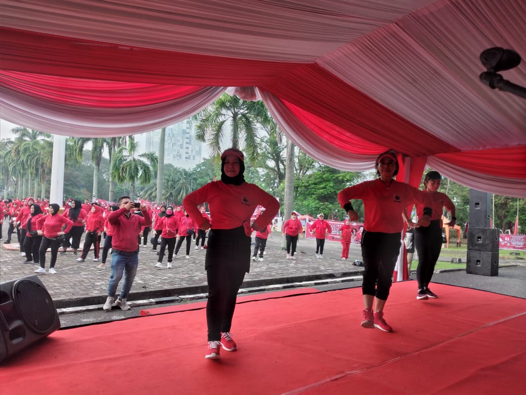 Senam Indonesia Cinta Tanah Air (Sicita) PDIP yang diikuti ratusan kader PDIP Sumsel (Dok. Humas PDIP Sumsel)
