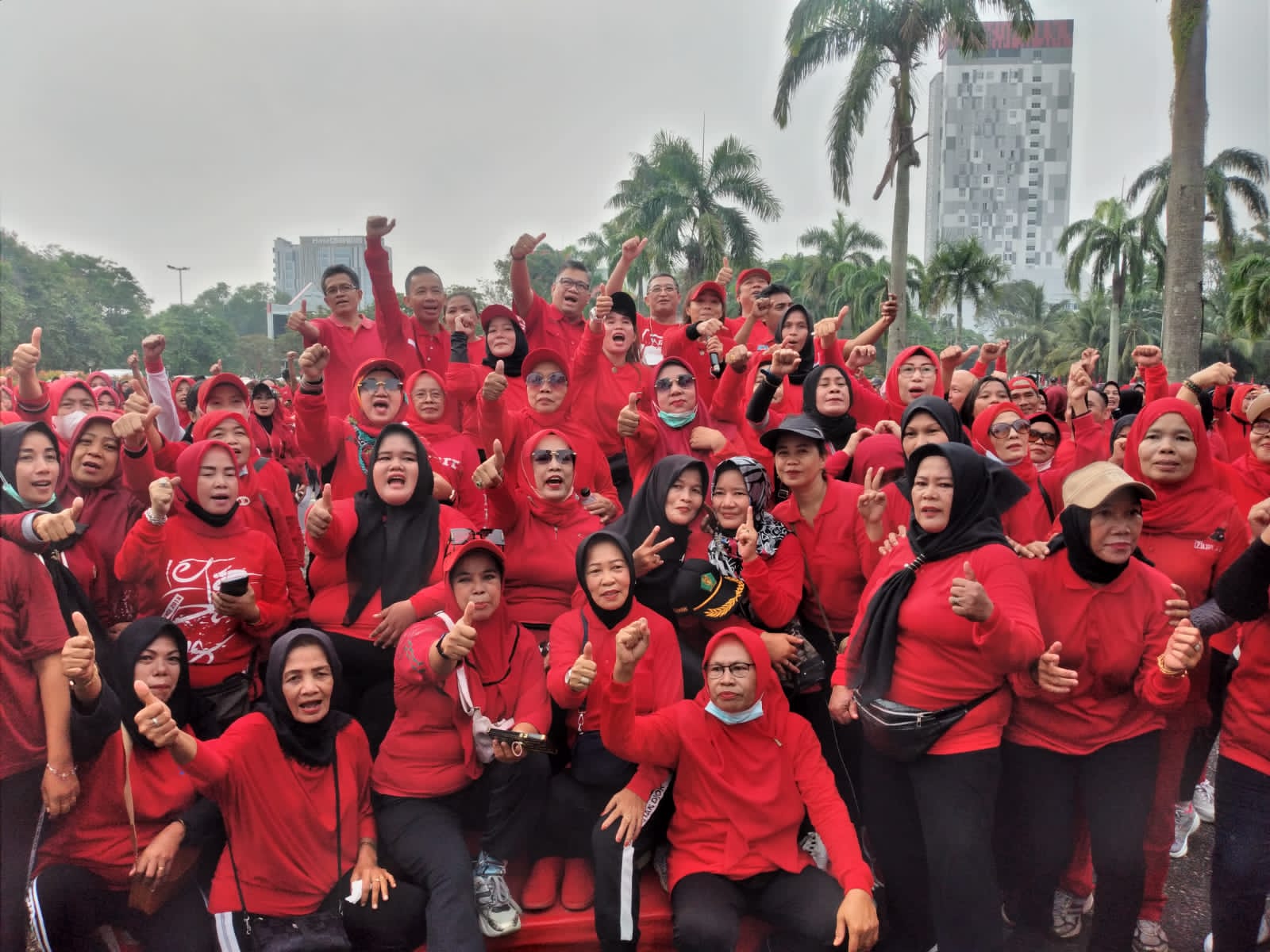Ratusan kader PDIP Sumsel ikut Sicita untuk raih rekor MURI (Dok. Humas PDIP Sumsel)