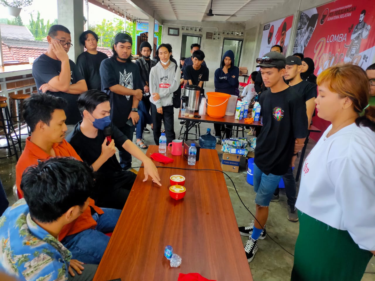 Kompetisi Barista LatteArt yang diikuti puluhan barista se-Palembang, dalam rangka peringatan Bulan Bung Karno yang digelar PDIP Sumsel (Indodaily.co)