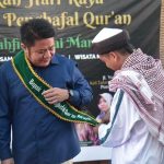 Penyematan Gubernur Sumsel sebagai Bapak Anak Yatim Penghafal Alquran Tahfidz Kiai Marogan (Dok. Humas Pemprov Sumsel / Indodaily.co)