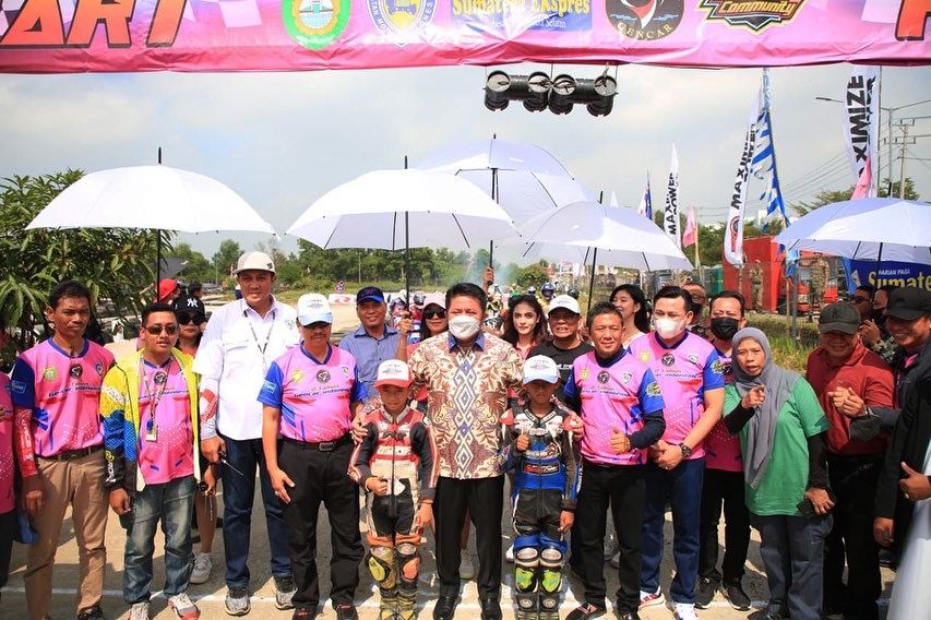 Gubernur Sumsel Herman Deru membuka Event Gubernur Sumex Gencar Trabaz Cup Race 2022 di Sirkuit Jakabaring Sport City Palembang (Dok. Humas Pemprov Sumsel / Indodaily.co)