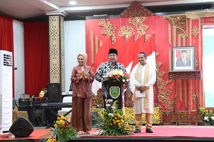 Herman Deru resmi mengukuhkan Kepengurusan Ikatan Keluarga Keturunan India Indonesia (IKKII) Periode 2022-2025 (Dok. Humas Pemprov Sumsel)