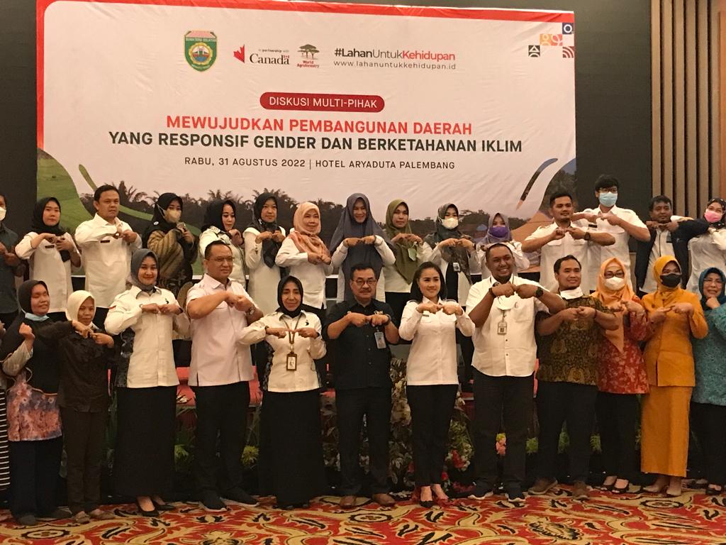 Diskusi bertema ‘Mewujudkan Pembangunan Daerah yang Responsif [Gender ](5053659 "")dan Berketahanan Iklim’, di Hotel Aryaduta Palembang Sumsel (Dok. Humas ICRAF Indonesia)