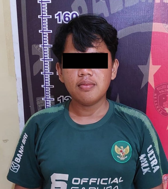 Tersangka DA saat diamankan Unit Reskrim Polsek Kertapati Palembang