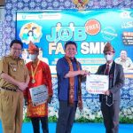 Gubernur Sumsell Herman Deru bersama Kadisdik Provinsi Sumsel Riza Fahlvei saat menghadiri Forum Bursa Kerja Khusus (FBKK) Provinsi Sumsel