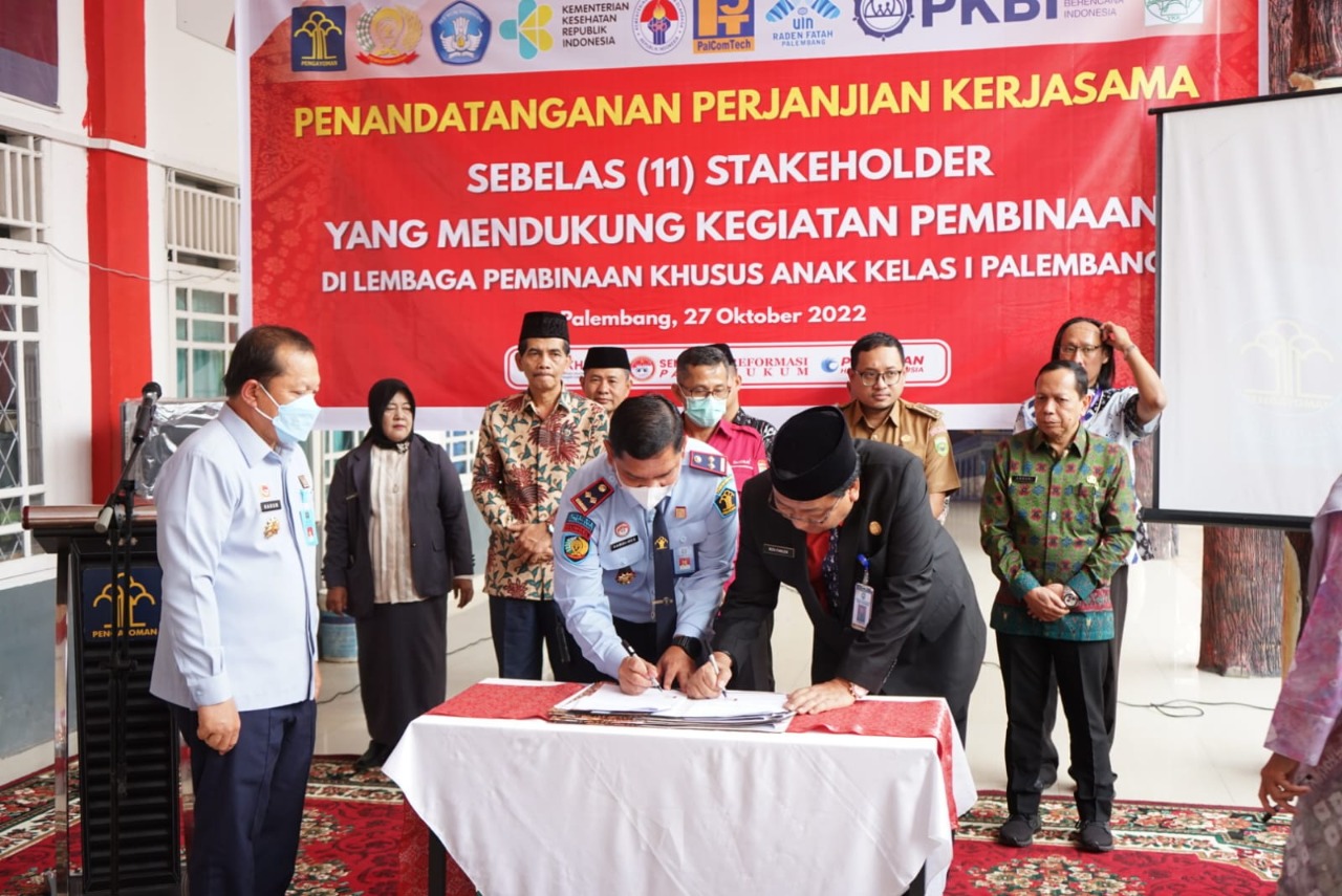 Penandatanganan Perjanjian Kerja Sama (PKS) dengan 11 mitra kerja, Kamis (27/10/2022)