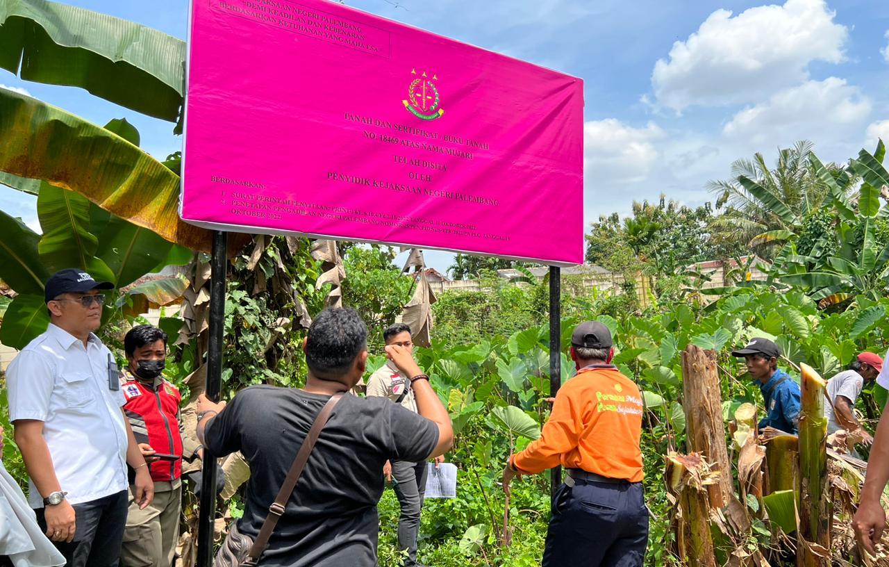 Tim Penyidik pidsus Kejar Palembang melakukan penyitaan empat aset bidang tanah milik Pemprov Sumsel, Kamis (3/11/2022)