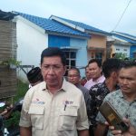 Kepala Dinas Perkim Sumsel Ir H Basyaruddin Akhmad usai peresmian pengaliran pertama PDAM di Perumahan Arizona Kelurahan Talang Jambe Kecamatan Sukarami, Minggu (06/11/2022)