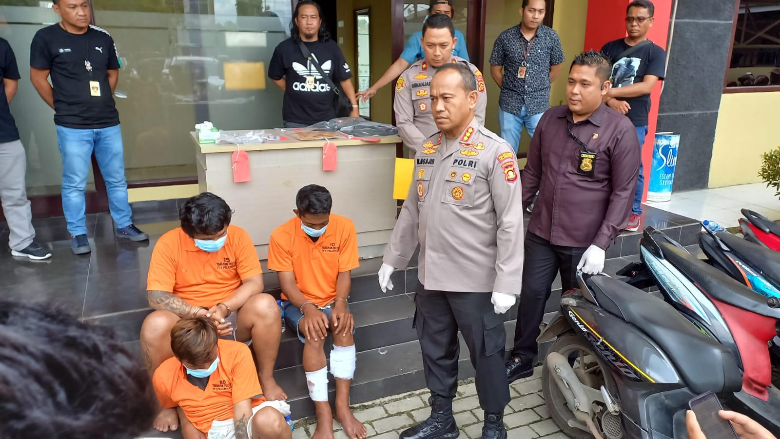 Tiga pelaku komplotan curanmor saat diamankan di Polrestabes Palembang