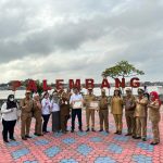 Penyerahan penghargaan Program Kampung Iklim