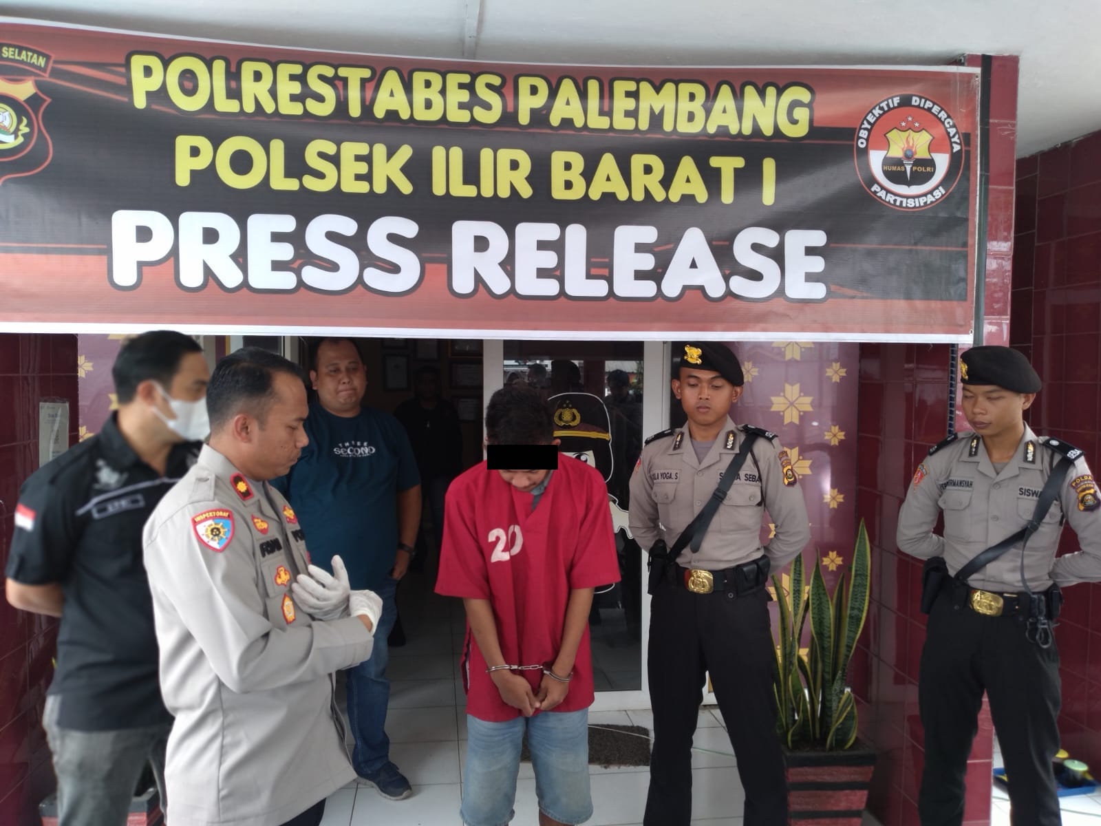DM, salah satu pelaku pencurian dengan pemberatan saat diamankan Polsek IIlir Barat I Palembang