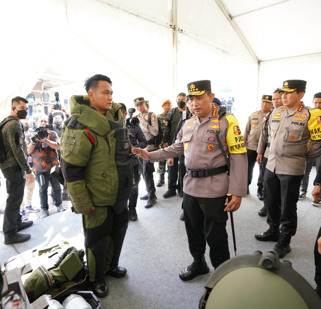 apolri Jenderal Listyo Sigit Prabowo kembali melakukan peninjauan langsung terhadap kesiapan personel pengamanan untuk memastikan seluruh rangkaian kegiatan KTT G20