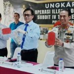 Dirreskrimsus Polda Sumsel Kombes Pol. M Barly Ramadhani saat menggelar keterangan pers
