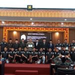 Kapolrestabes Palembang, Kombes Pol Mokhamad Ngajib bersama Kasat Reserse Narkoba Polrestabes Palembang Kompol Mario Ivanry menerima penghargaan dari Dewan Perwakilan Rakyat Daerah (DPRD) Kota Palembang, Rabu (30/11/2022)