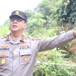 Kapolda Sumsel Irjen A.Rachmad Wibowo SIK saat mengecek perusakan tower di beberapa desa di Kecamatan Gelumbang, Kabupaten Muara Enim
