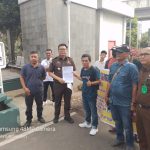 Puluhan massa yang tergabung dalam Corporation Anti Corruption Agency Sumatera Selatan (CACA-Sumsel) menggelar unjuk rasa terkait dugaan KKN di Kabupaten Ogan Komering Ulu Timur (OKU Timur) dan Ogan Ilir aksi unjuk rasa berlangsung di Kejati Sumsel (5/12/2022)