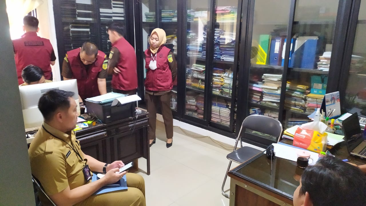 Saat tim Kejari Pagar Alam Geledah Kantor PSDA Sumsel