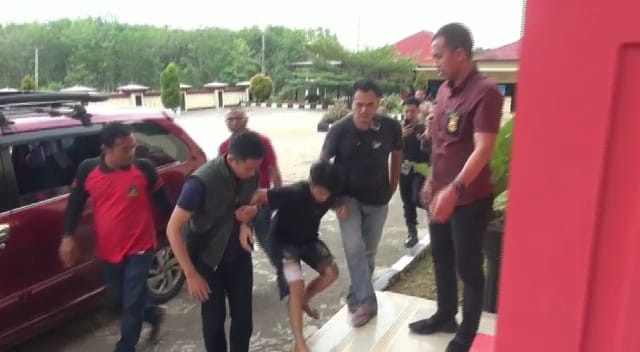Satu dari tiga pelaku perampokan yang terjadi di ruas jalan Desa Pajar Menang, Kecamatan Muara Pinang, Empat Lawang berhasil diringkus Tim Elang Sat Reskrim Polres Empat Lawang