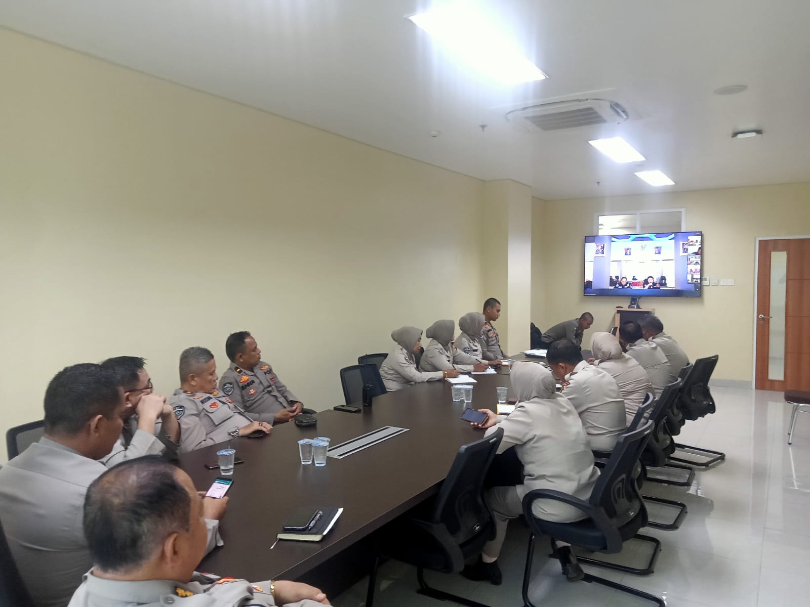 melakukan evaluasi kinerja para Kasi TIK serta memberikan asistensi kepada Polres jajaran, Kamis (08/12/2022)