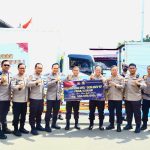 Keluarga besar alumni Akademi Kepolisian (Akpol) 1990 Batalyon Dhira Brata saat memberikan bantuan bagi korban terdampak gempa bumi Cianjur