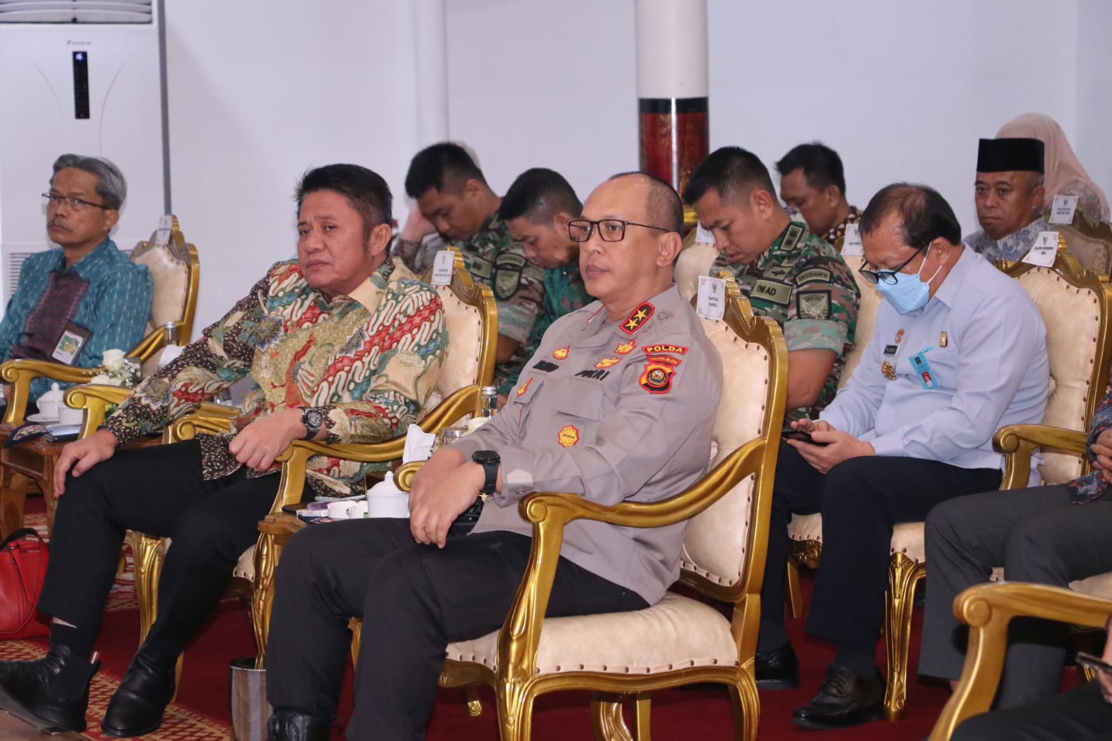 Gubernur Sumsel H. Herman Deru dan Kapolda Sumsel Irjen Pol A.Rachmad Wibowo SIK menghadiri sekaligus menyerahkan Daftar Isian Pelaksanaan Anggaran (DIPA) dan Buku Dana Alokasi Transfer ke Daerah dan Dana Desa (TKDD) Tahun 2023, Jumat (09/12/2022)