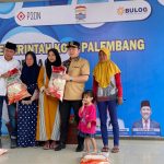 Operasi Beras Murah Tahun 2022 yang diselenggarakan di kantor camat Sako Palembang, Senin (12/11/2022)