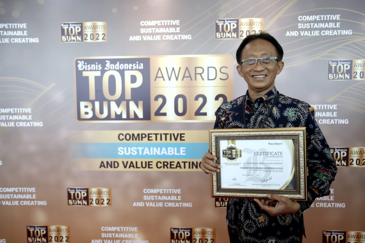 PT PLN (Persero) meraih penghargaan Top BUMN Awards 2022 Kategori Korporasi