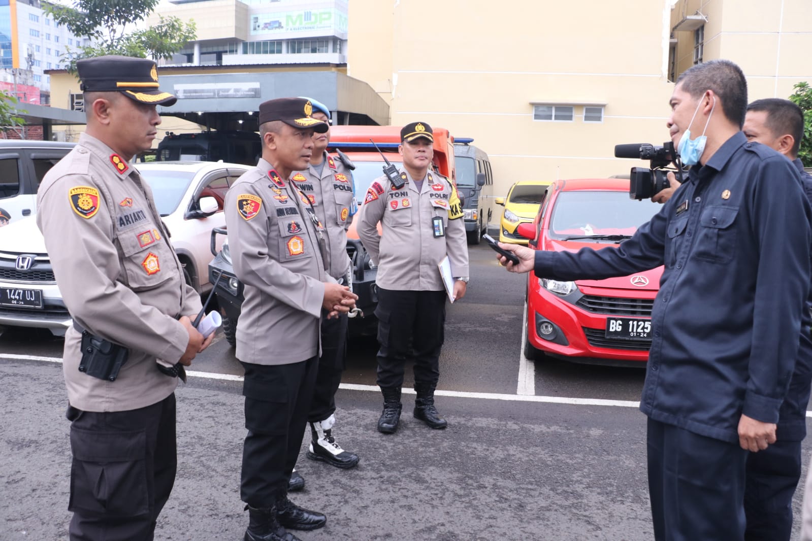 Sumsel Brigjen Pol Rudi Setiawan SIK MH melakukan inspeksi mendadak (sidak) pelaksanaan apel pagi satker dan pengecekan Kantin dilingkungan Mapolda Sumsel, Kamis (15/12/2022)