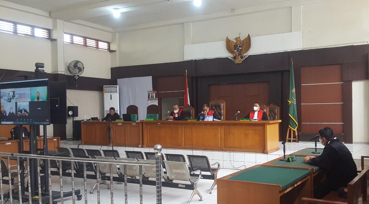 Suasana persidangan di PN Palembang saat majekis hakim mangapul manalu SH MH, membacakan amar putusan kedua terdakwa