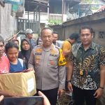 Kapolrestabes Palembang, Kombes Pol Mokhamad Ngajib didampingi Kasat Reskrim, Kompol Haris Dinzah didampingi Kanit Pidum, AKP Robert P Sihombing menyambangi rumah korban pemukulan Mulyadi (57) pemulung atau pencari barang bekas yang viral di medsos