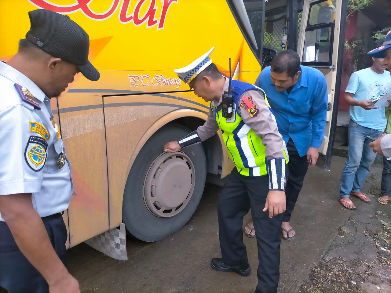 Polres Musi Banyuasin saat melakukan ramp check di kawasan jalintim Palembang-Jambi