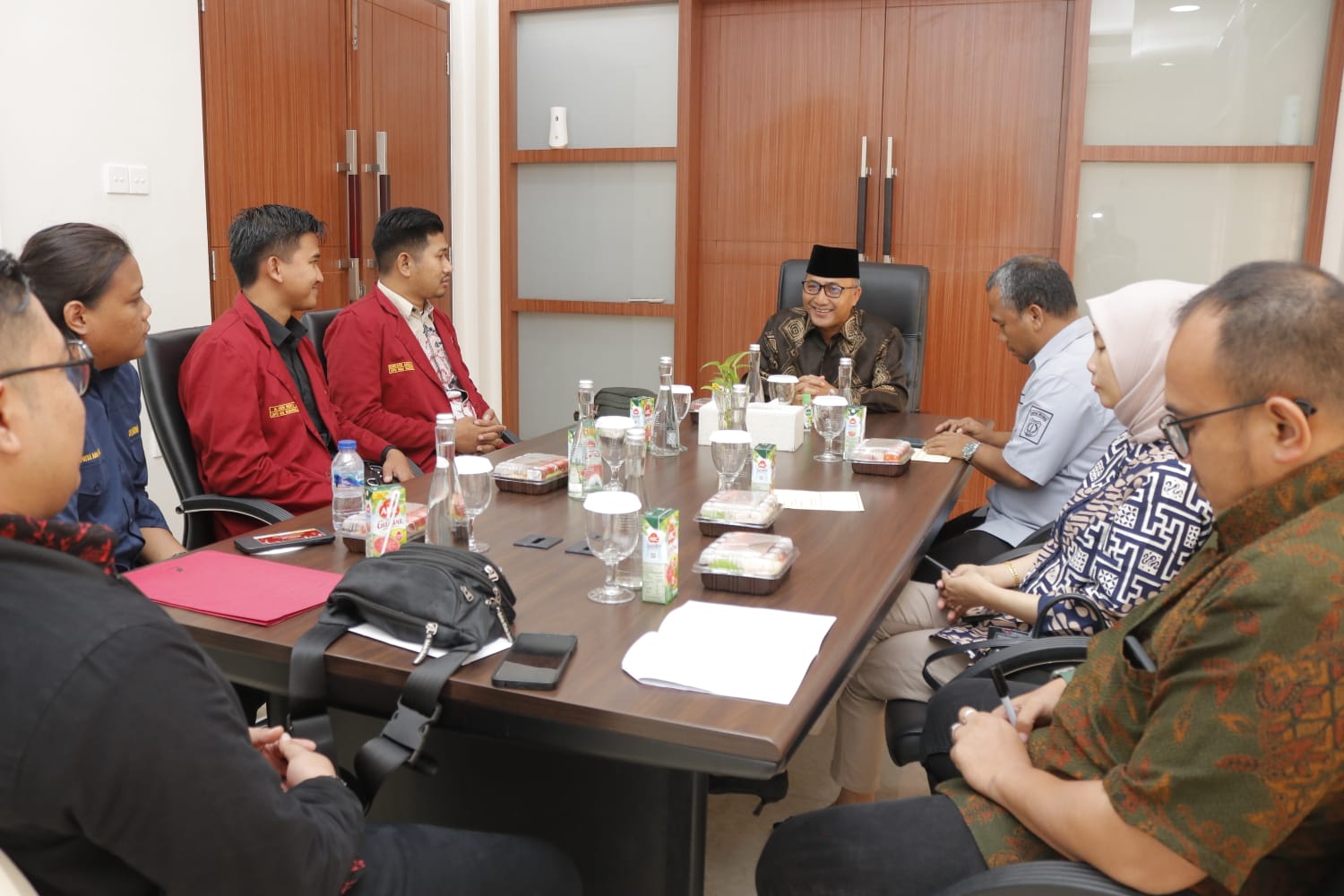 Pj Bupati Muba Apriyadi Mahmud saat menerima audiensi pengurus Ikatan Mahasiswa Muhammadiyah (IMM) di Sumsel, Seni (26/12/2022)