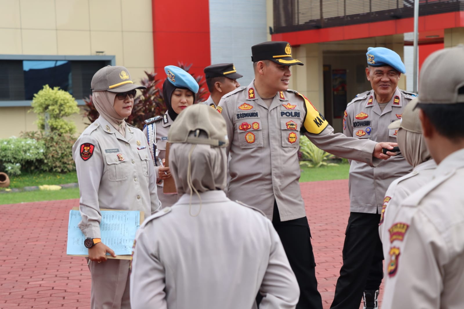 Kapolres Muba Akbp Siswandi Sik SH MH usai apel di halaman Mapolres Muba, Senin (26/12/2022) pagi
