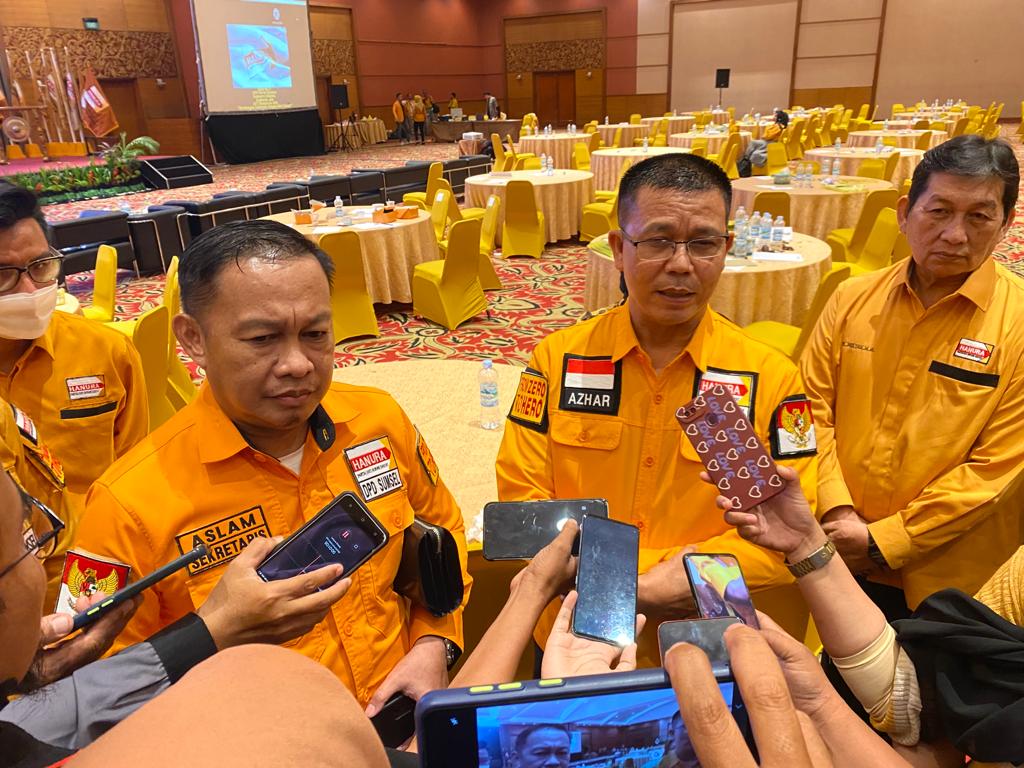 Ketua DPD Partai Hanura Sumsel, Ahmad Al-Ahzar di dampingi oleh Sekretaris DPD Partai Hanura Sumsel Yakni Aslam Mahrom