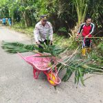 Polsek Babat toman polres muba bersama-sama dengan anggota Koramil dan masyarakat melaksanakan kegiatan kerja bakti, Rabu (28/12/22)