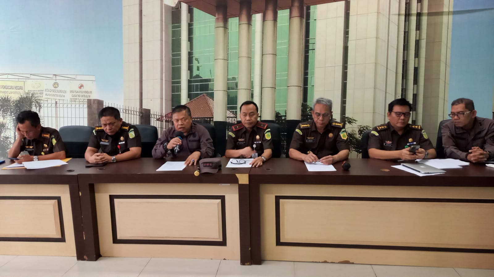 Kepala Kejaksaan Tinggi Sumsel, Sarjono Turin SH MH saat konferensi pers akhir tahun, Kamis (29/12/2022)