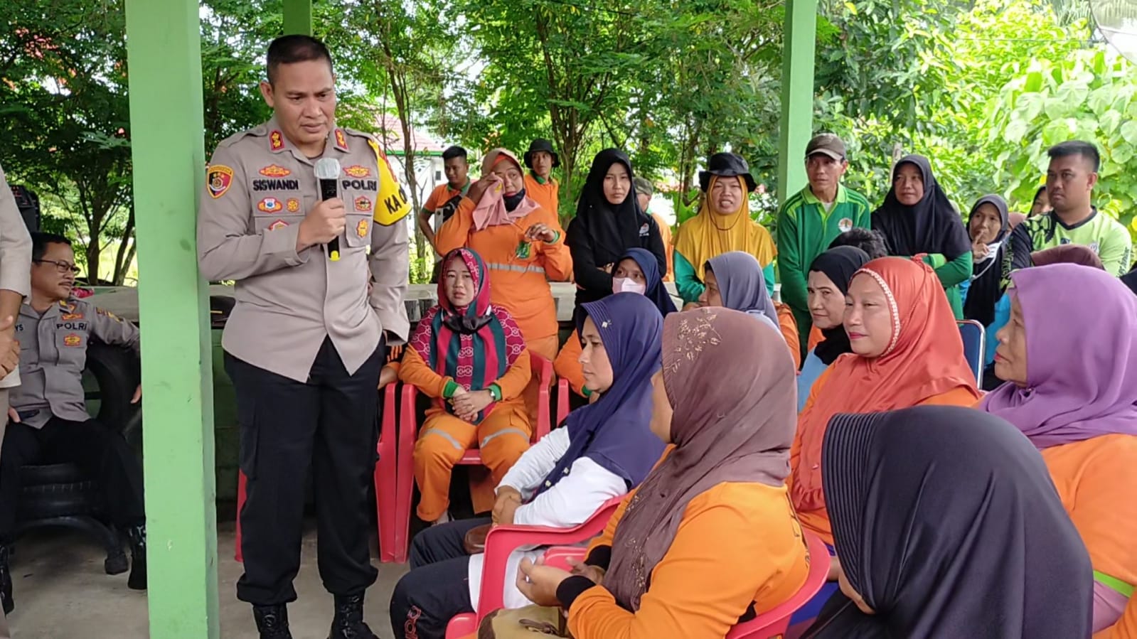 Kapolres Muba Akbp Siswandi Sik SH MH saat Jumat Curhat bersama warga