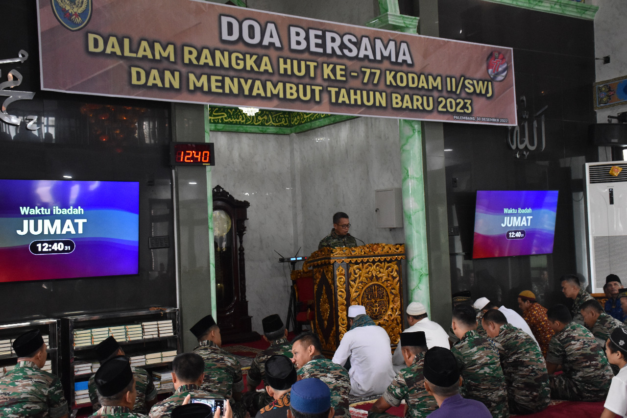 Doa bersama jelang tahun baru dan HUT ke-77 Kodam II/Swj, Jumat (30/12/2022)  siang di Masjid Raudhatul ‘Ulum Markas Kodam II Sriwijaya, Palembang