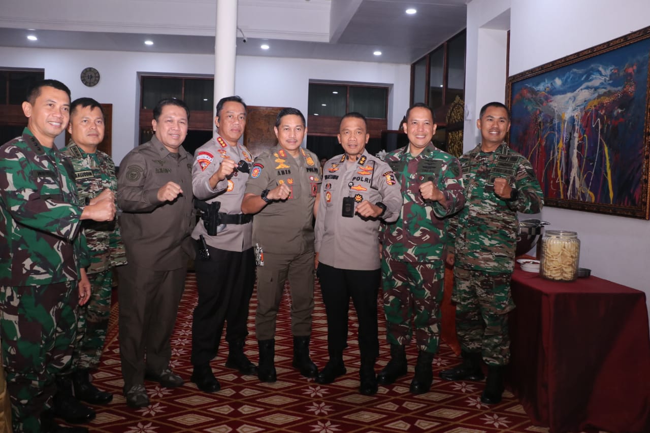 Sahli Sospol Kapolri Irjen Pol Rudi Setiawan SIK MH memantau langsung pusat-pusat keramaian di Palembang pada malam pergantian tahun, Sabtu (31/12/2022) malam