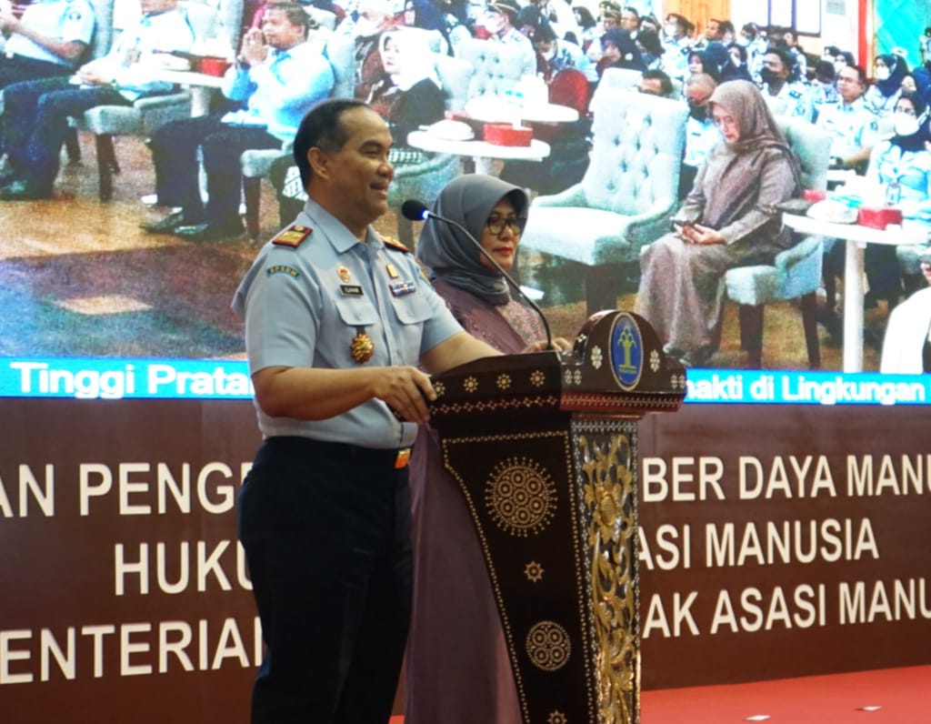 Badan Pengembangan Sumber Daya Manusia Kemenkumham RI menggelar acara pisah sambut Kepala Pusat Fungsional dan HAM dari pejabat lama Dr Ilham Djaya kepada pejabat baru Maulidi Hilal. Senin, (2/1/2022)