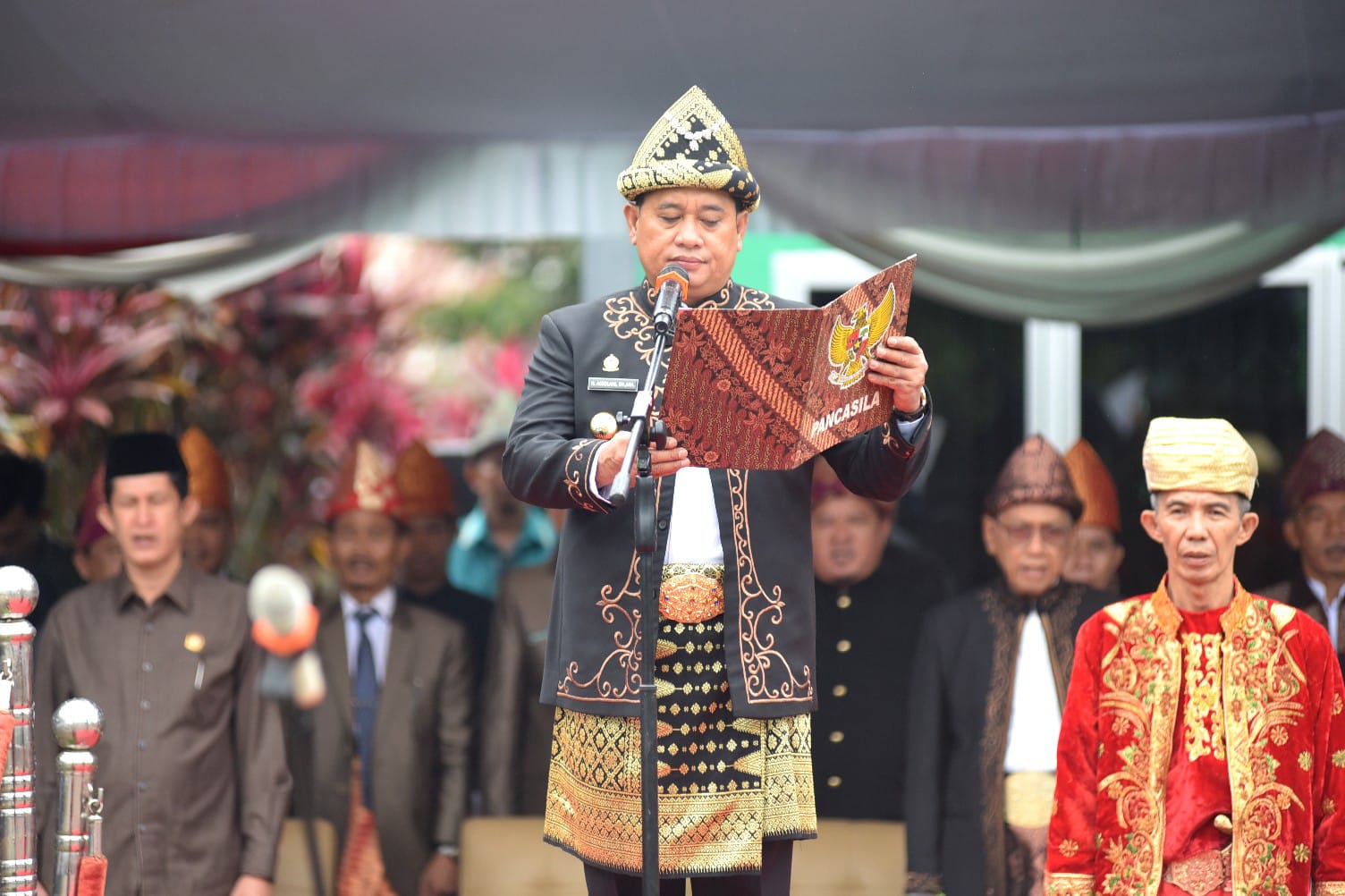 Bupati Banyuasin, H Askolani saat jadi inspektur upacara peringatan Hari Amal Bhakti ke-77 Kemenag, Rabu (3/1/2023)