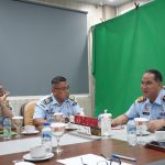 Kakanwil Kemenkumham Ilham Djaya, saat rapat internal di ruang teleconference, Selasa (3/1/2023)