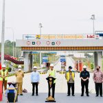 Presiden Joko Widodo meresmikan ruas Jalan Tol Pekanbaru-Padang seksi Pekanbaru-Bangkinang, Rabu, (04/01/2023) di Gerbang Tol Bangkinang, Kabupaten Kampar, Provinsi Riau