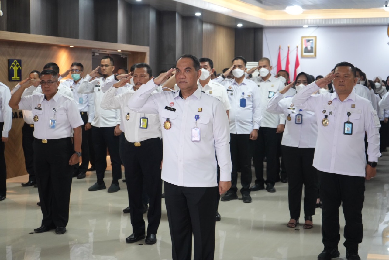 Kepala Kantor Wilayah Kementerian Hukum dan HAM Sumatera Selatan, Dr. Ilham Djaya beserta pegawai Kanwil Kemenkumham Sumsel ikuti kegiatan apel awal tahun 2023 secara virtual, Rabu (4/1/2023)