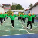 Dharma Wanita Persatuan (DWP) Lapas Sekayu mengikuti kegiatan olahraga bersama Senam Kesegaran Jasmani (SKJ) dalam rangka memperingati HUT ke-19 Paguyuban Ibu-ibu Pemasyarakatan (PIPAS), Kamis (5/1/2023)