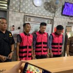Tim penyidik kejaksaan negeri (Kejari) OKU Selatan melakukan penahanan terhadap tiga tersangka