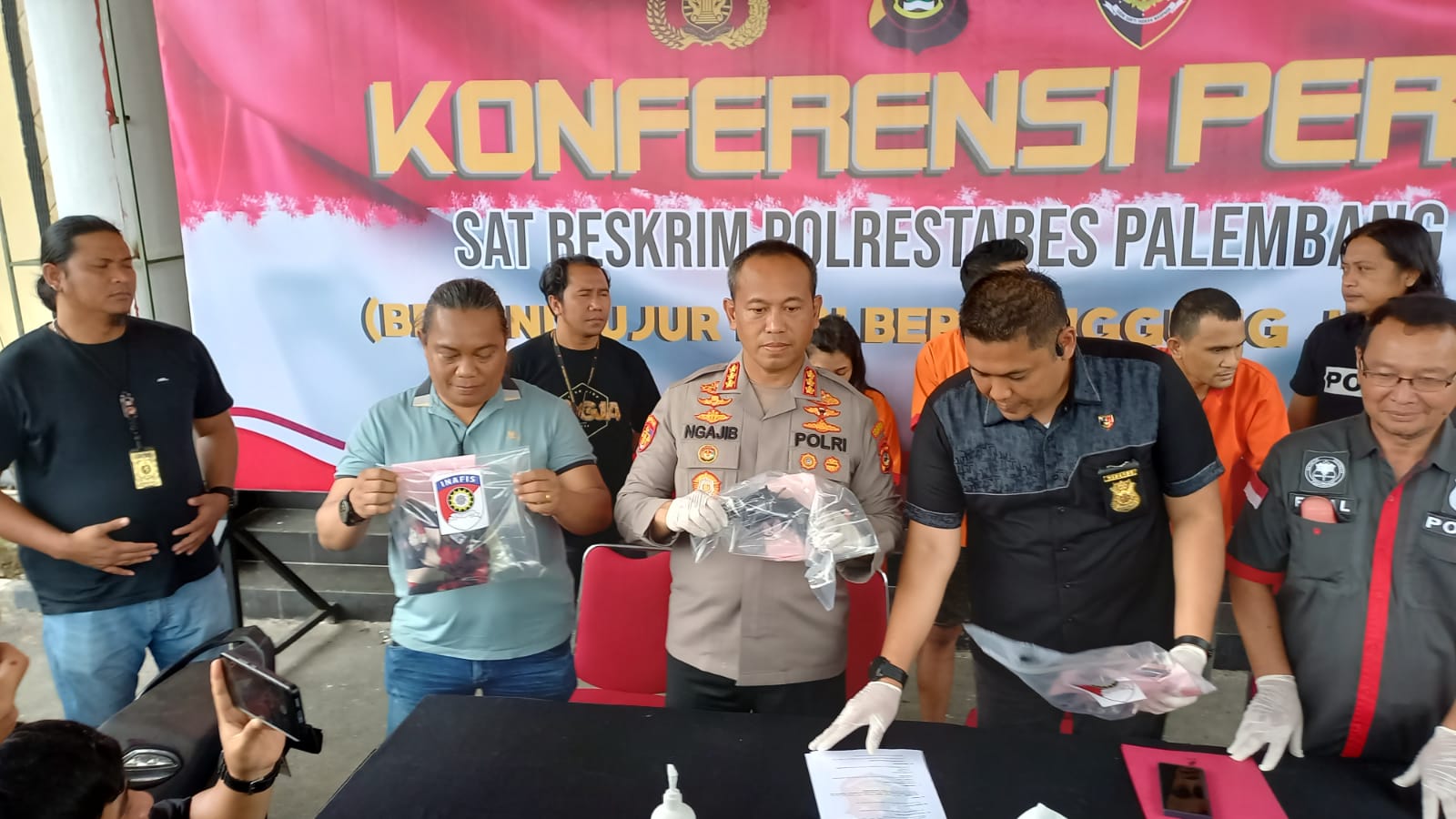 Kapolrestabes Palembang, Kombes Pol Mokhamad Ngajib saat konferensi pers, Sabtu (7/1/2023)