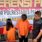 Dua sejoli sebagai mucikari saat diamankan UPPA Polrestabes Palembang karena terlibat prostitusi online