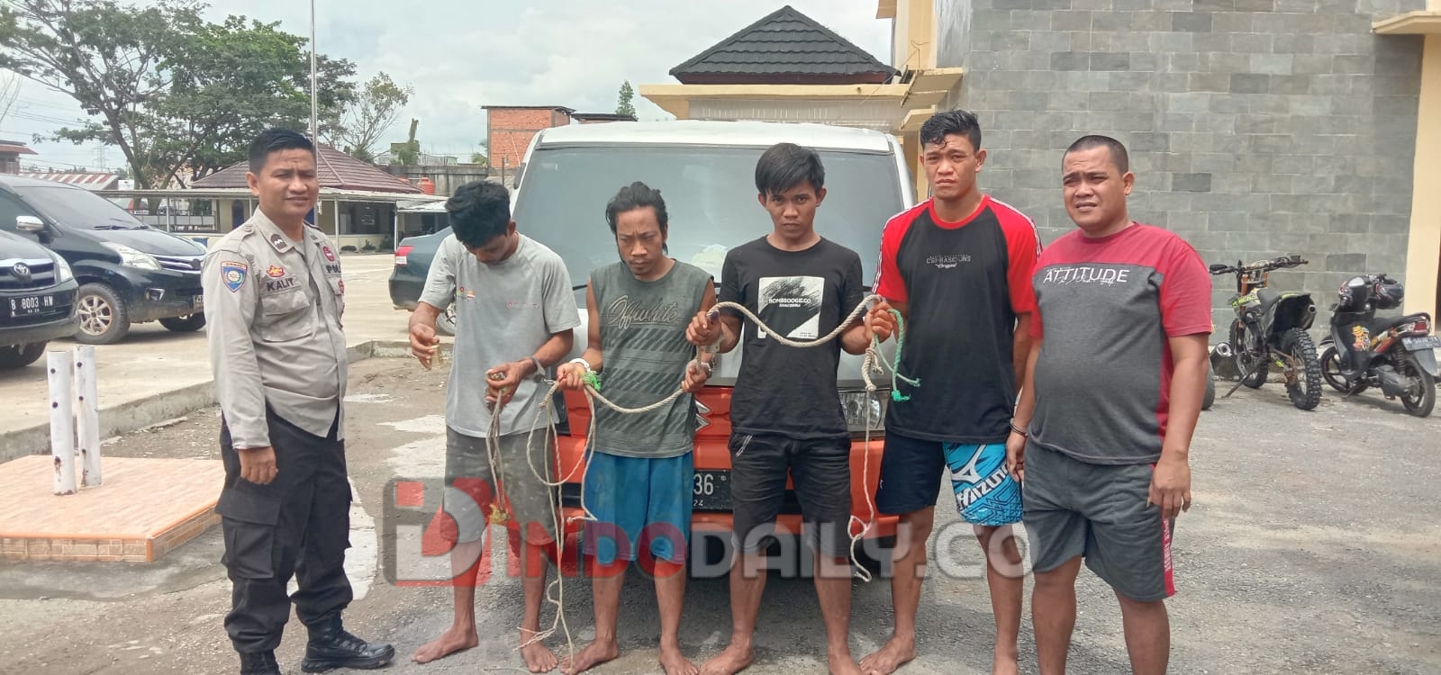 Unit Reskrim Polsek Bayung Lencir Polres Musi Banyuasin meringkus lima orang pelaku pencurian ternak sapi