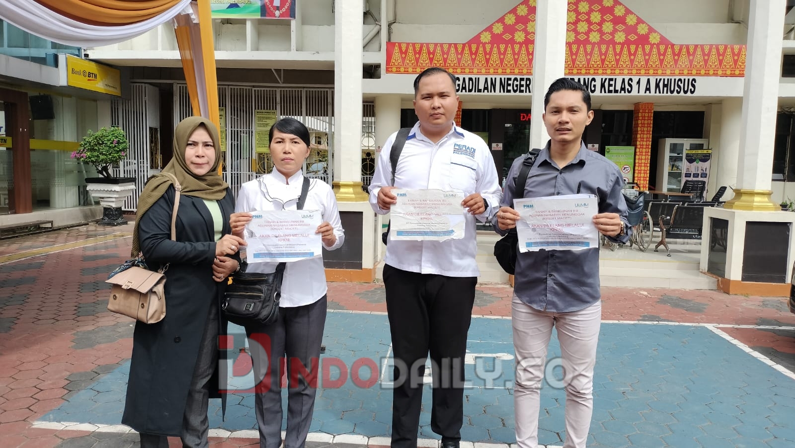 Tim kuasa hukum Sefta Handayani usai menghadiri sidang di Pengadilan Negeri Palembang, Senin (9/1/2023)